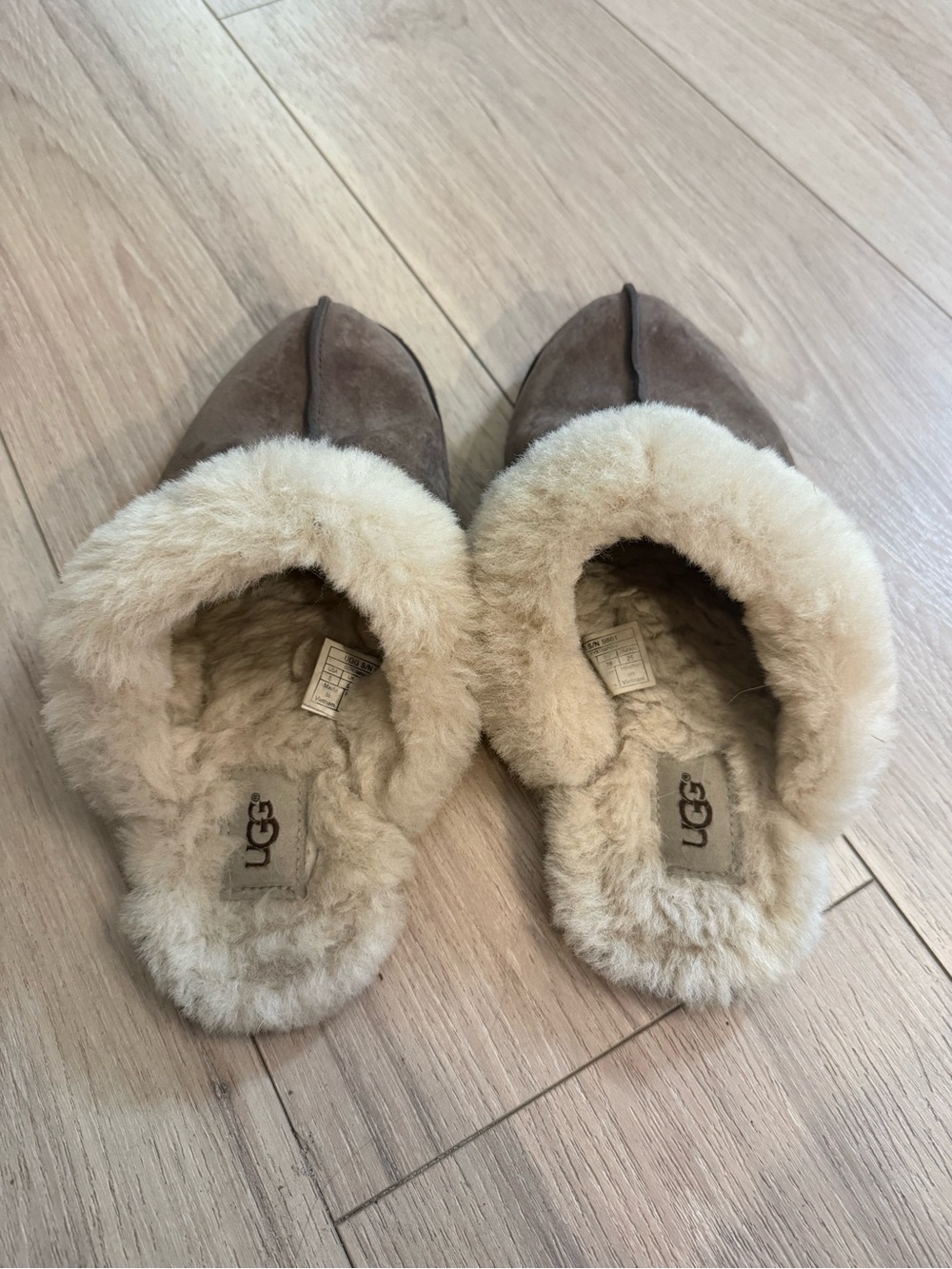 UGG Chestnut Suede Shearling Clog Slippers - Chestnut Women’s Size 8